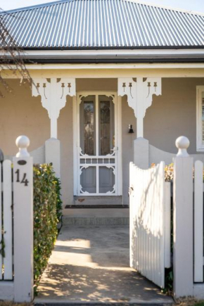 Sampson Cottage - Historic Charm, Orange